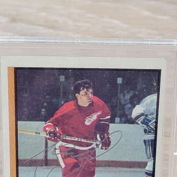 Marcel Dionne Detroit Red Wings Autographed Hockey Card 1972-73 NHL - Picture 2 of 4